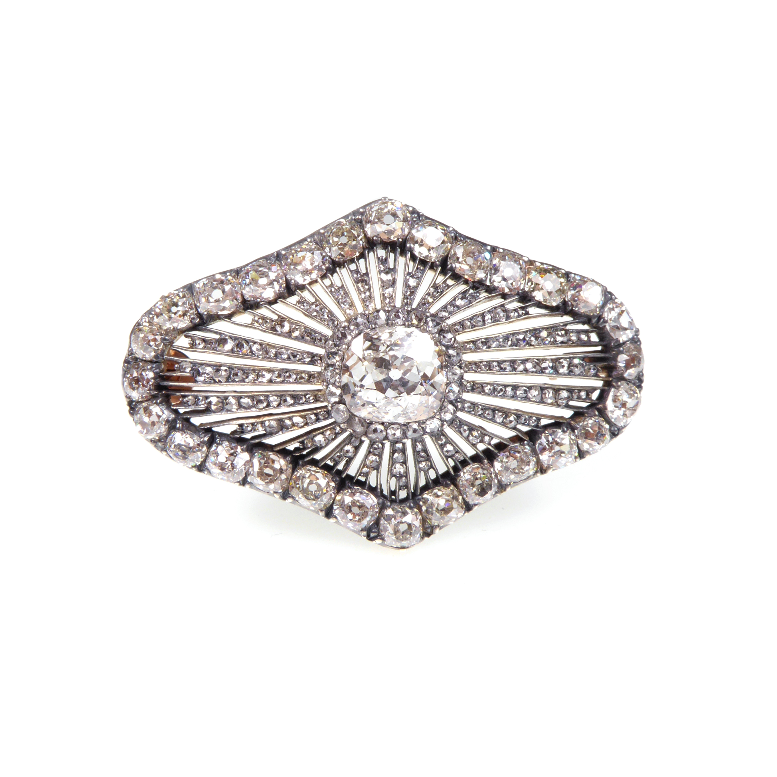 Late 19th century lobed oval diamond cluster brooch, c.1890,